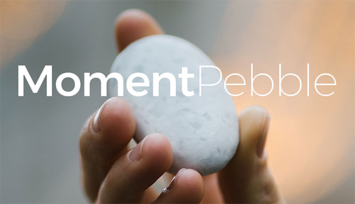 Hòn đá phát sáng Moment Pebble
